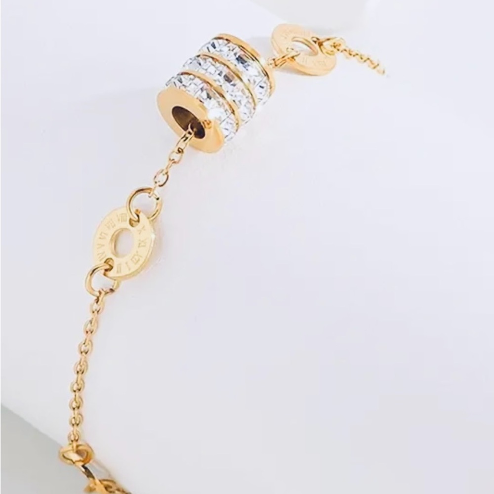 Elegant Stainless Steel Bracelet Barrel Design With Zirconia Accents